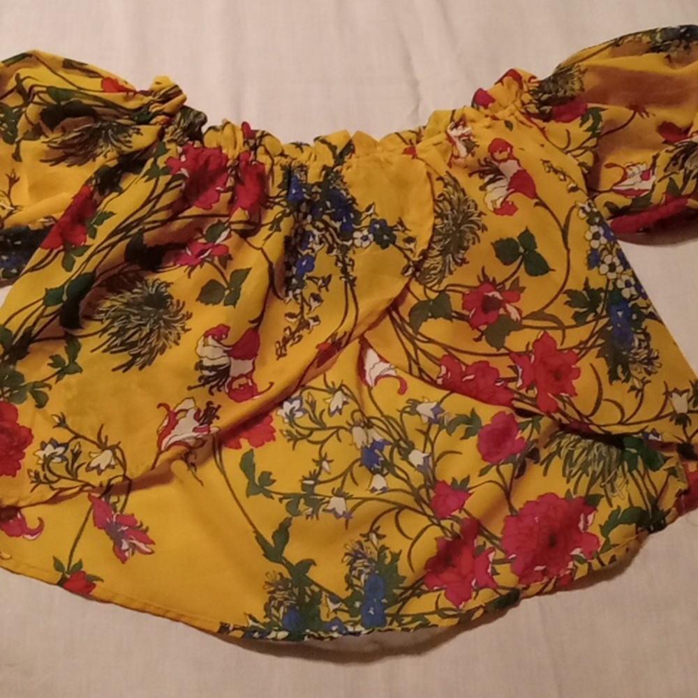 Size small yellow floral crop top - Picture 3 of 5